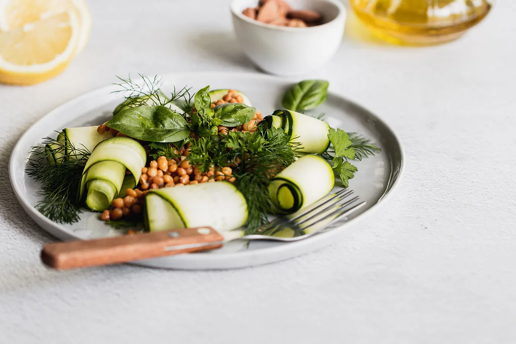 Kabak şeritli nohut salatası
