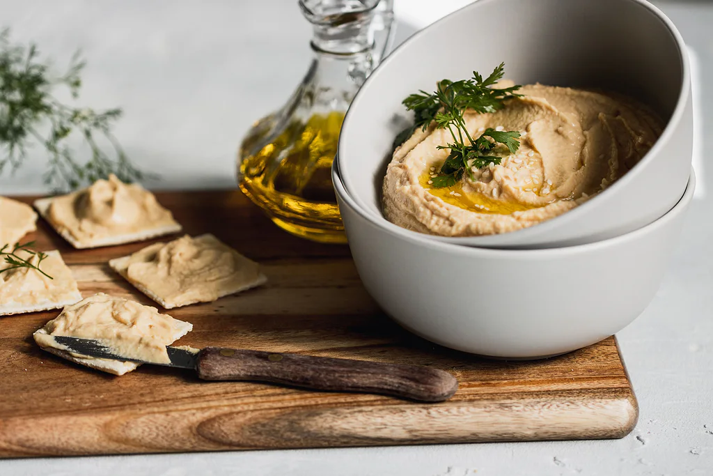Humus ve tam buğday kraker