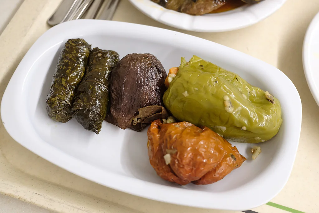 Zeytinyağlı sarma ve dolma tabağı