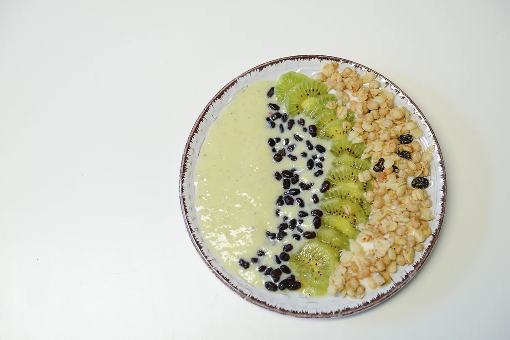 Yeşil smoothie kasesi